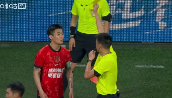 世界杯(中国) 15分钟补时+11黄！李海新全场出示11黄 